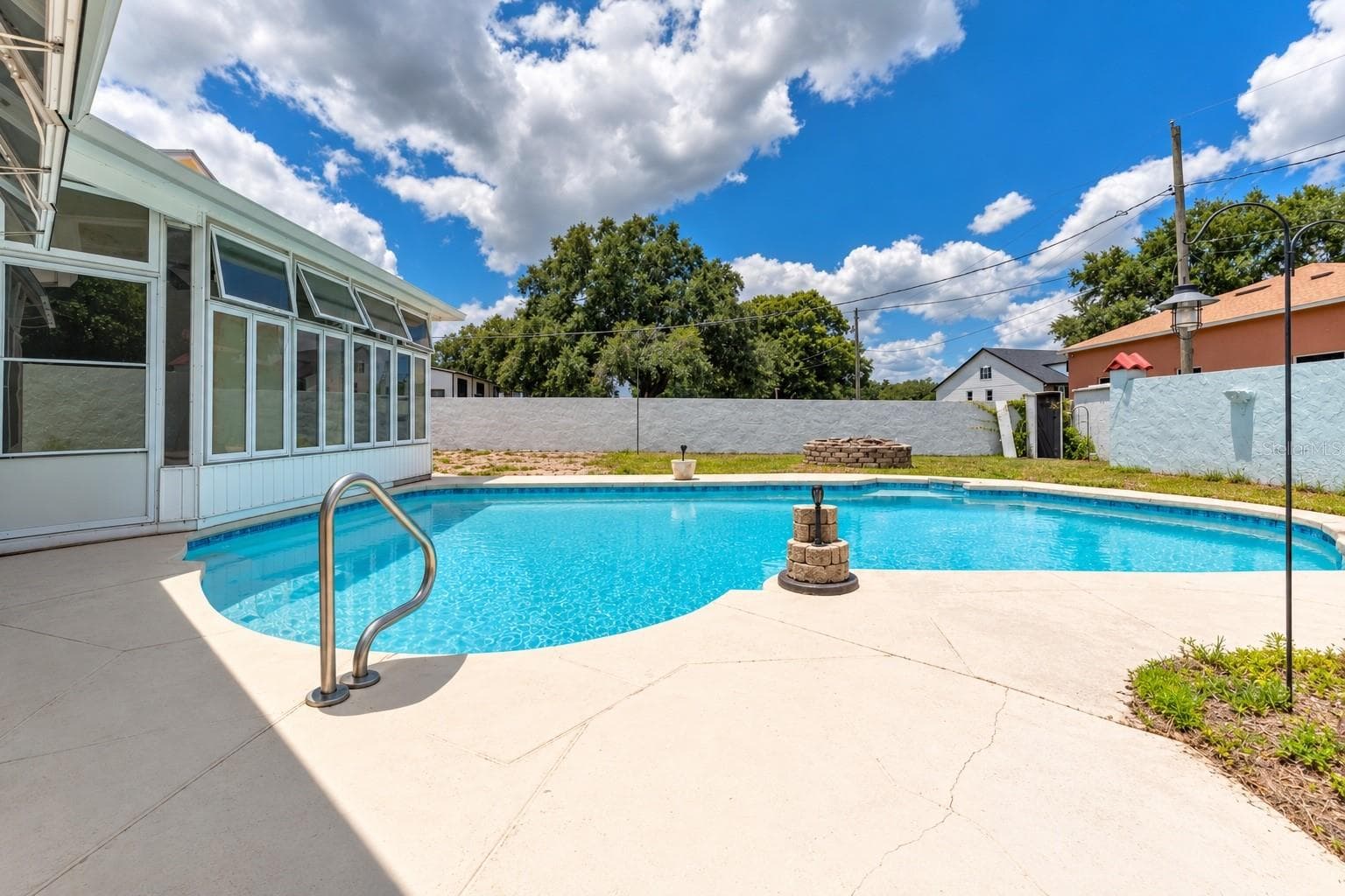 HEAT/COOL SALT WATER POOL - 815 LAKE JESSIE DR, WINTER HAVEN