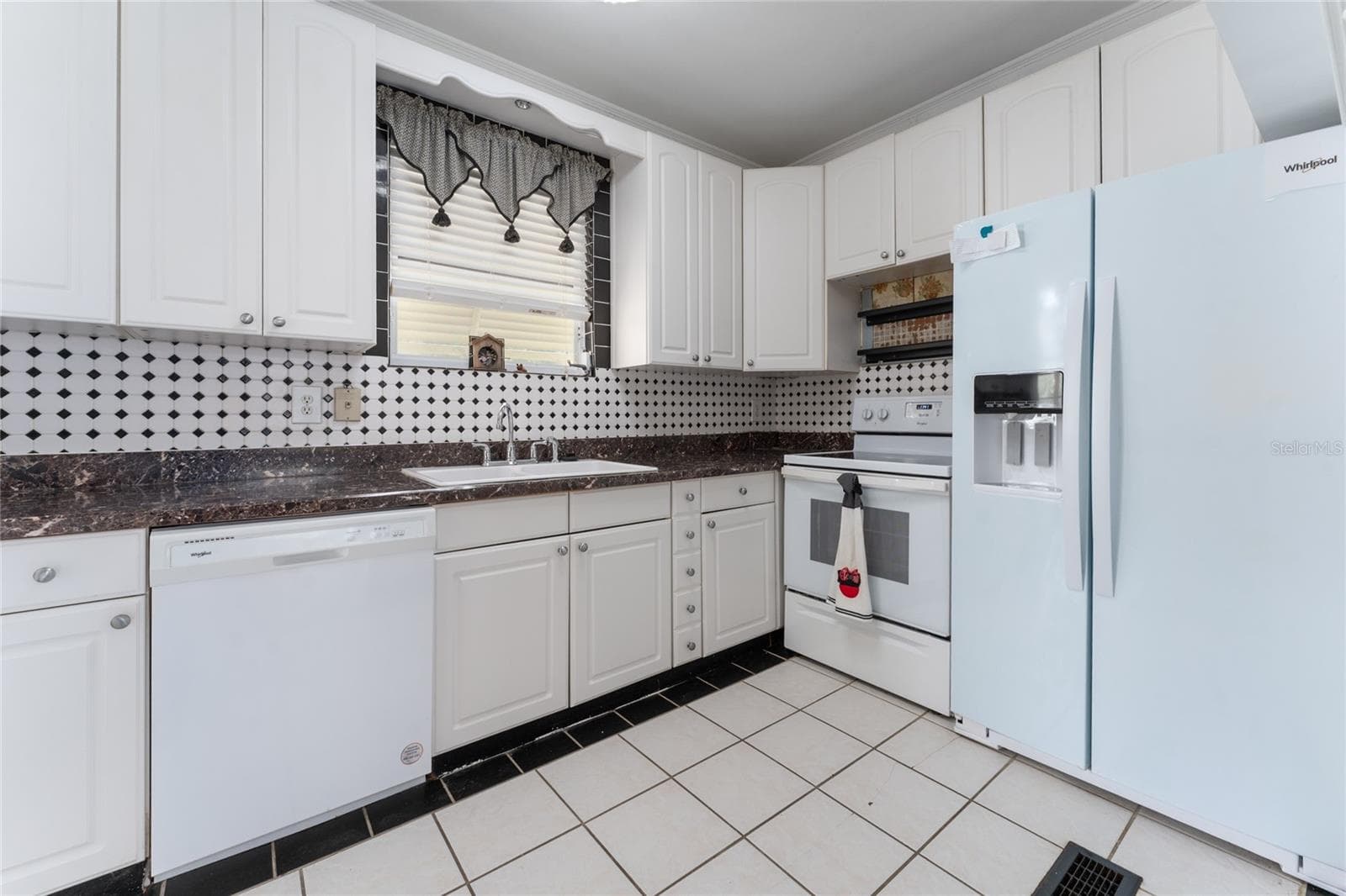 KITCHEN 1 - 815 LAKE JESSIE DR, WINTER HAVEN