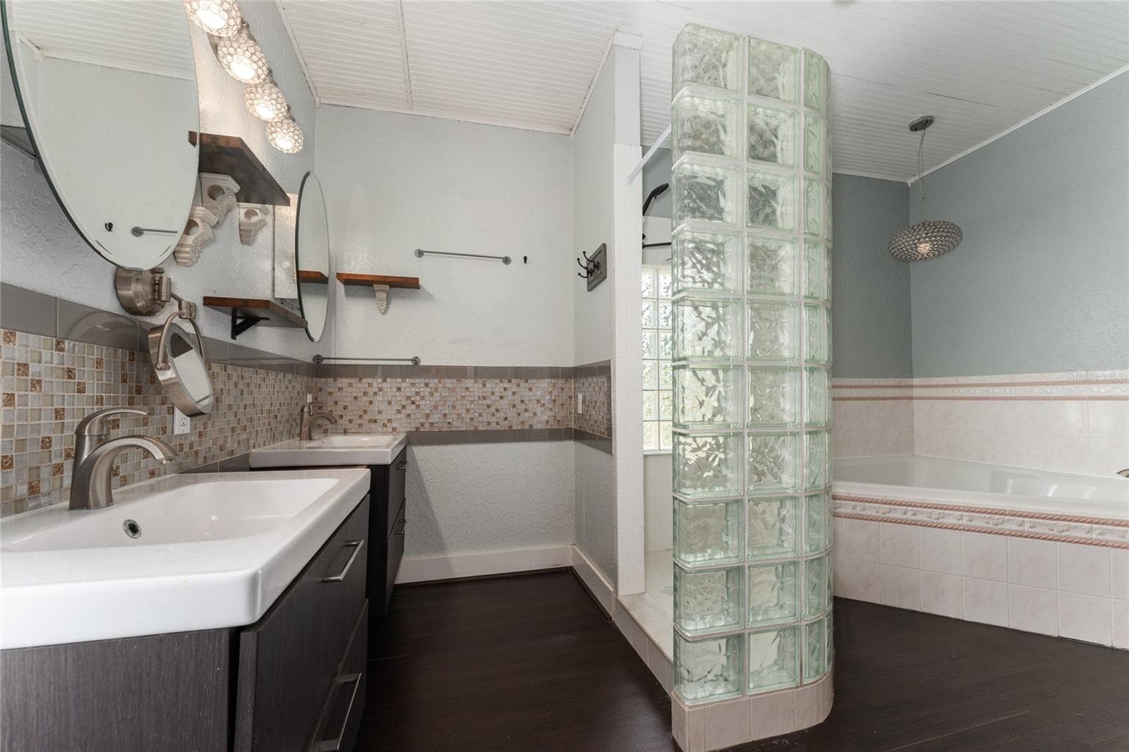 MASTER BATHROOM - 815 LAKE JESSIE DR, WINTER HAVEN
