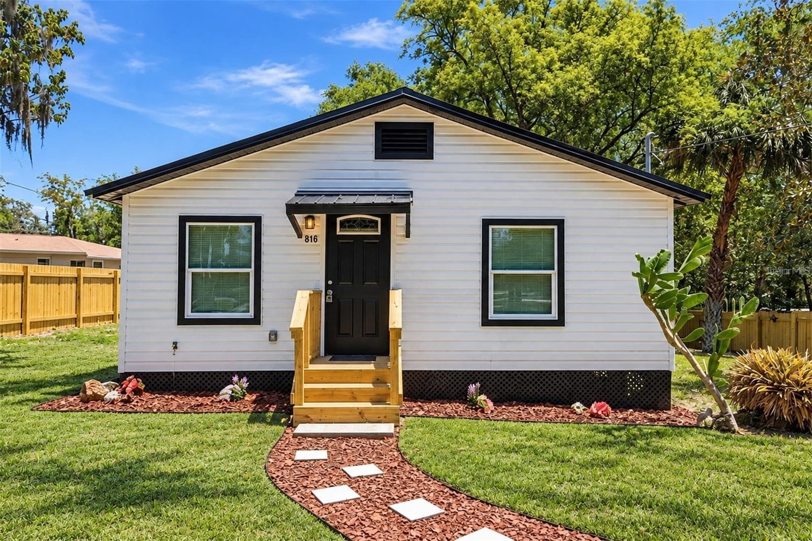 816 WOODLAND AVE