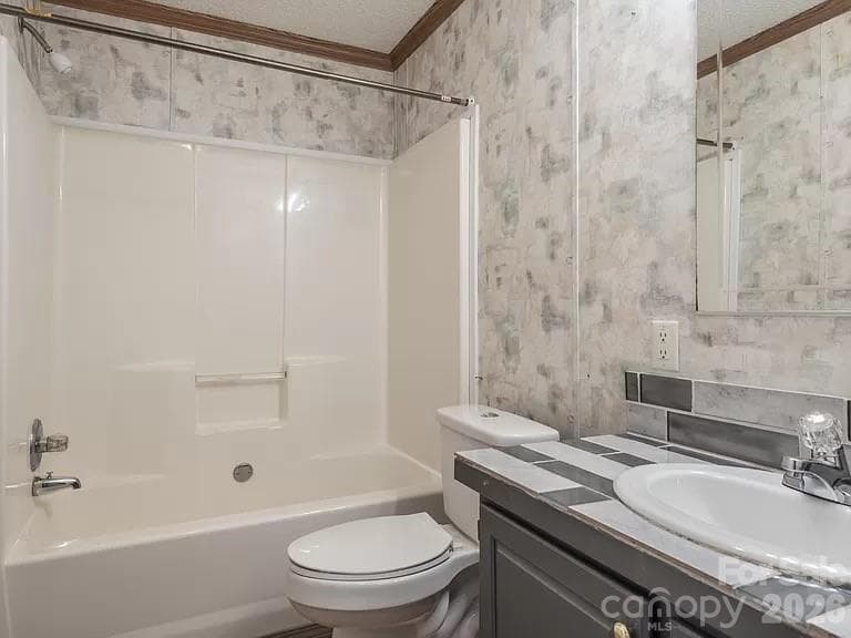 Shared Hallway Bathroom - 349 Martin Street, Ansonville