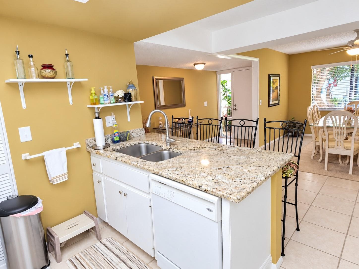 Condominium at 6459 EGRET LN #423, BRADENTON, photo 6 of 40