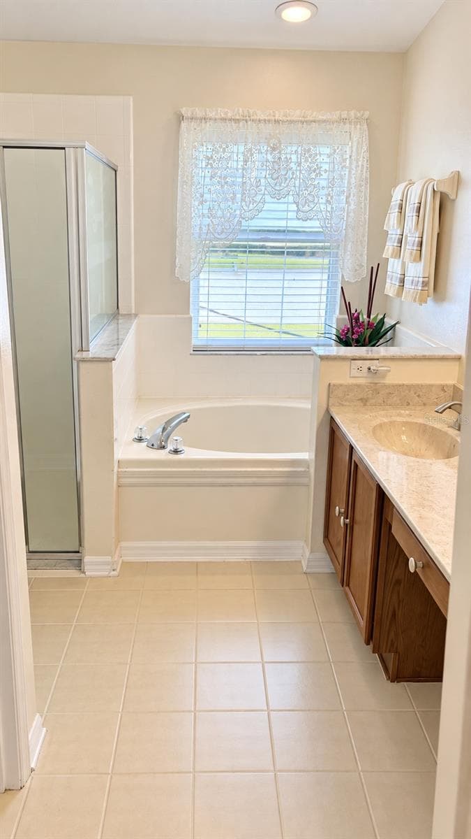 Master Bath - 7935 OAKSTONE CT, ORLANDO