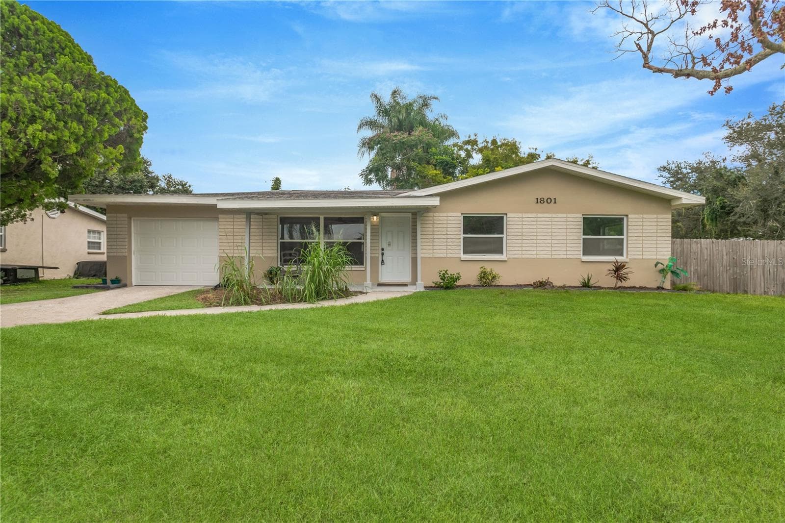 1801 CARLTON DR