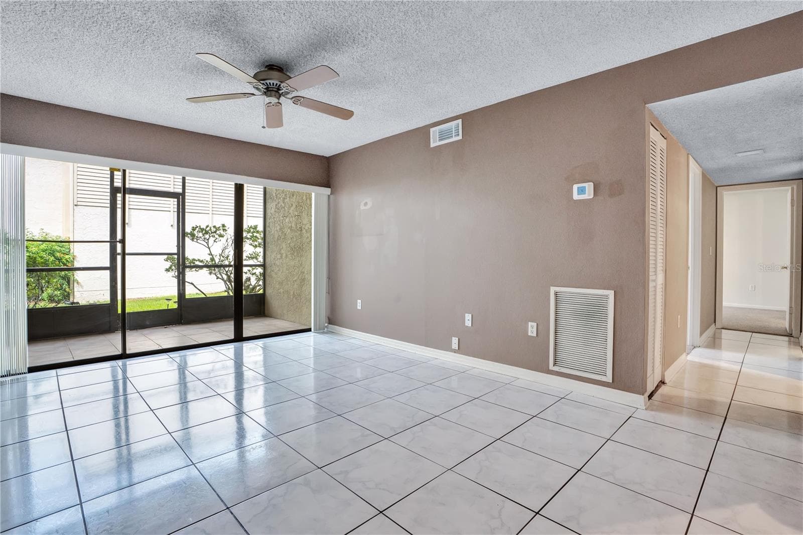 Living Room - 3278 S SEMORAN BLVD #12, ORLANDO