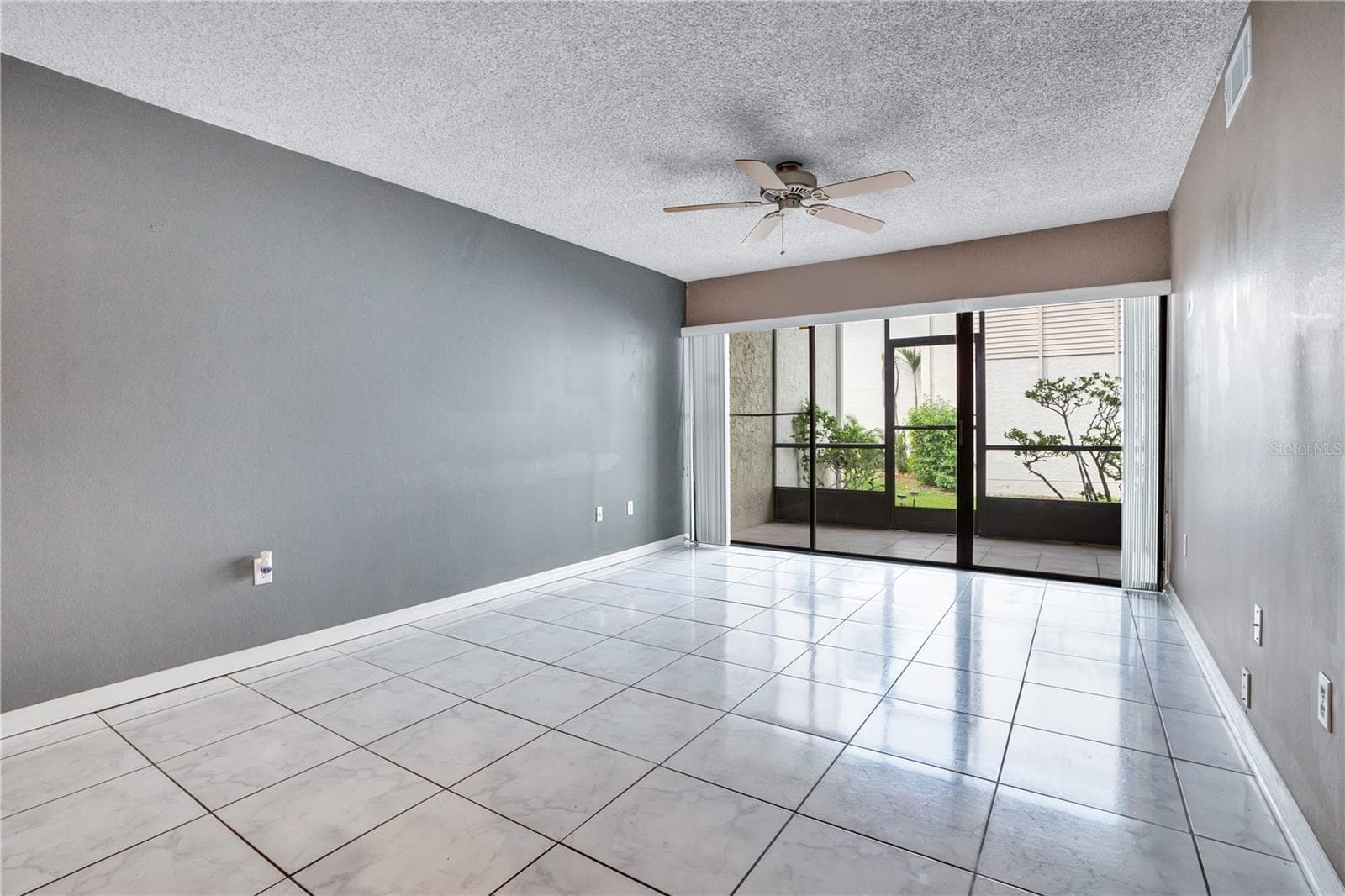 Living Room - 3278 S SEMORAN BLVD #12, ORLANDO