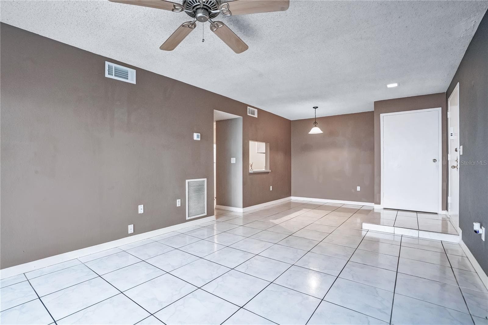 Living Area - 3278 S SEMORAN BLVD #12, ORLANDO