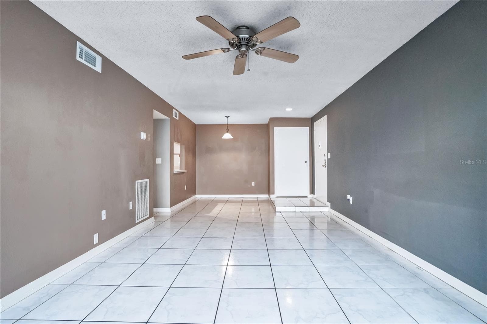 Living Area - 3278 S SEMORAN BLVD #12, ORLANDO