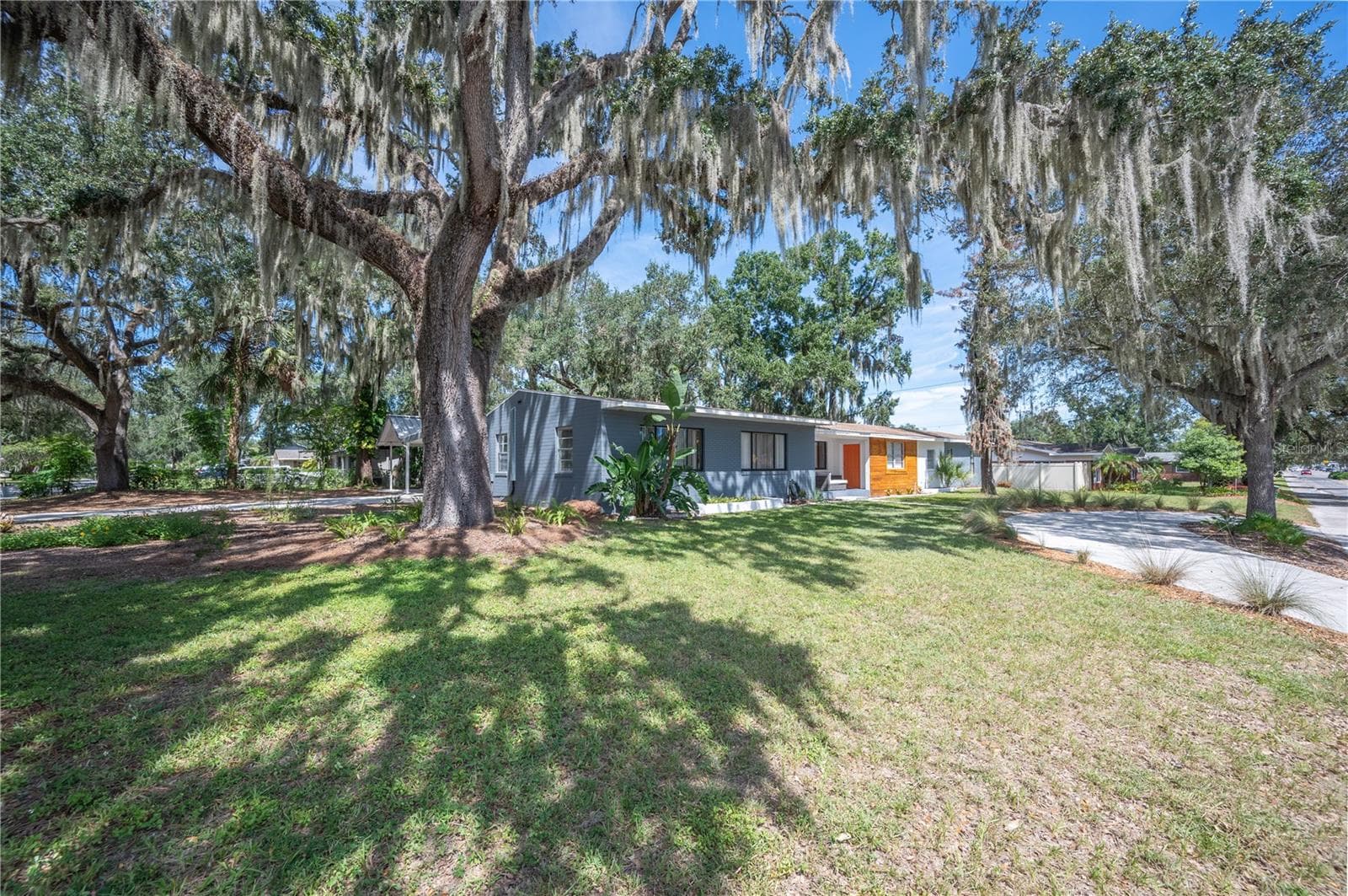 Single Family Residence at 1430 E EDGEWOOD DR, LAKELAND, photo 8 of 57