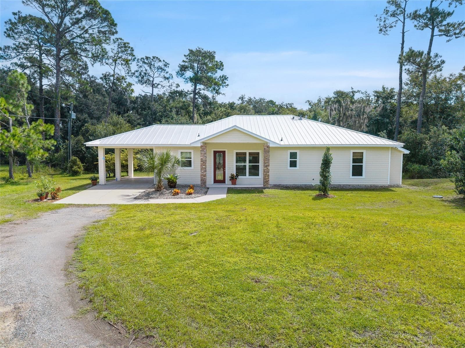 71 PERRY LN