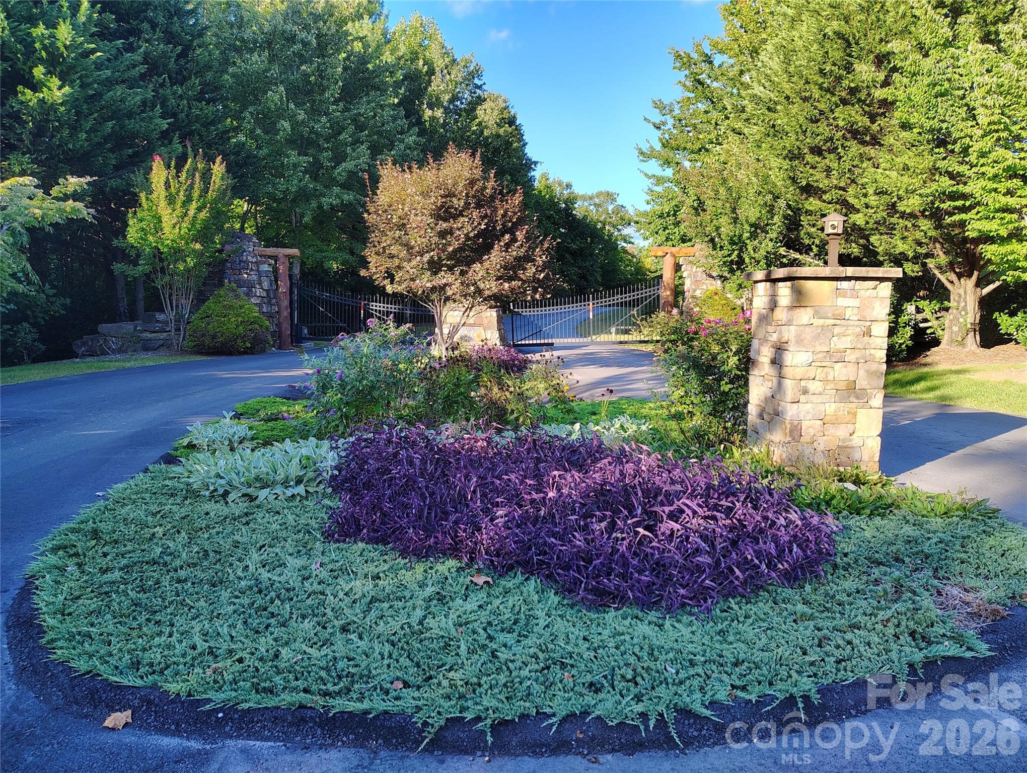 Gorgeous landscaping in public areas - 304 Feather Falls Trail, Old Fort