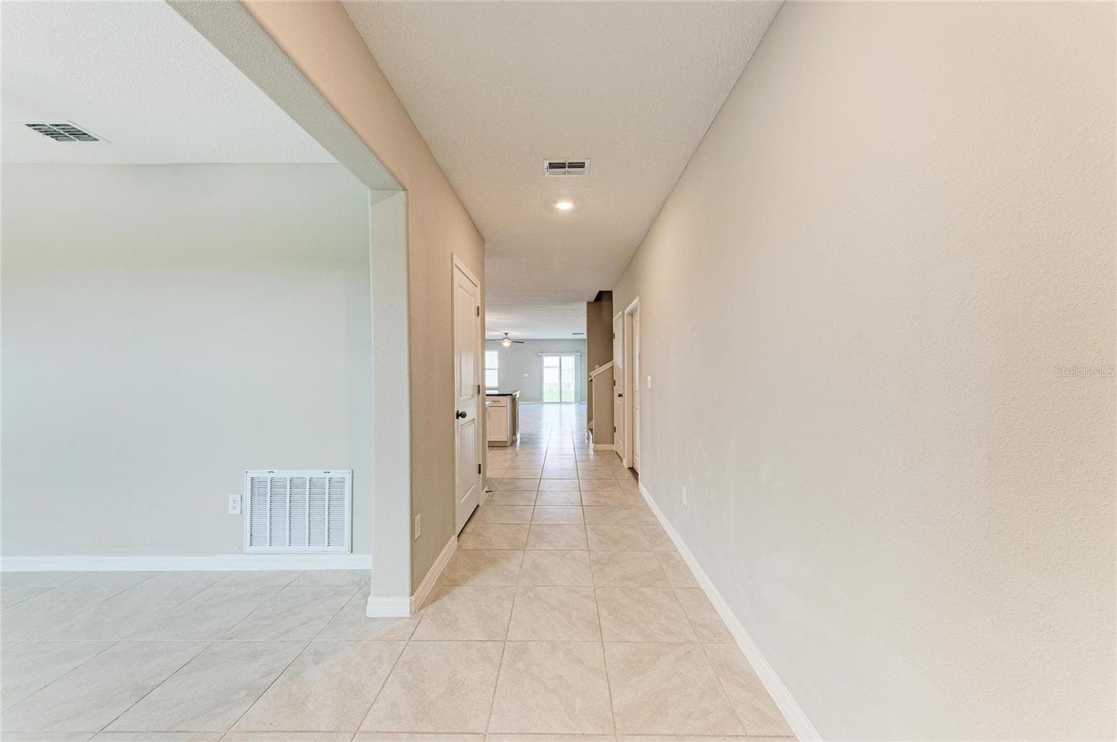 Single Family Residence at 7116 FERN GARDEN CT, SUN CITY CENTER, photo 7 of 75