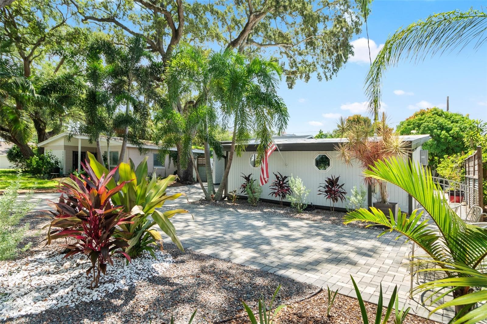 Single Family Residence at 3004 W BAY VILLA AVE, TAMPA, photo 3 of 30