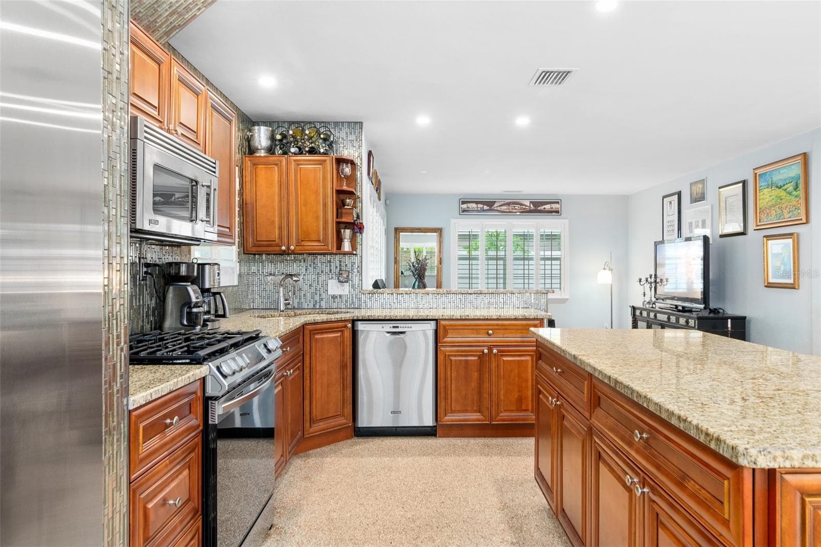 Single Family Residence at 3004 W BAY VILLA AVE, TAMPA, photo 9 of 30