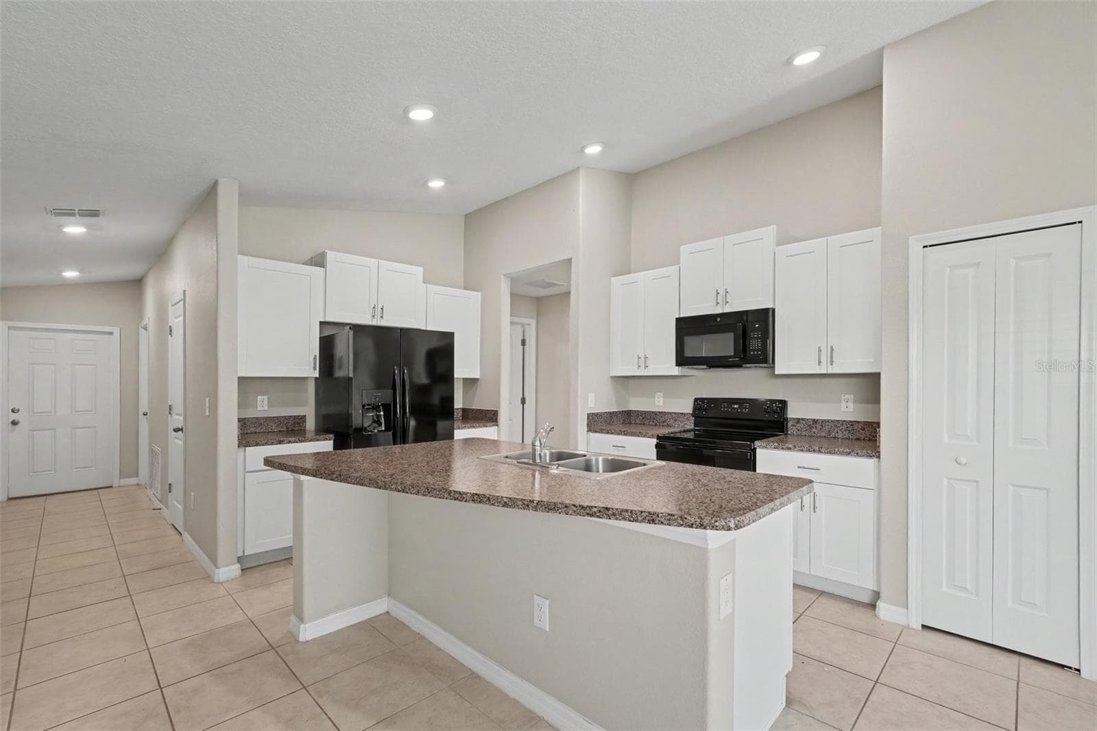 Single Family Residence at 7109 KING CREEK DR, SUN CITY CENTER, photo 4 of 18