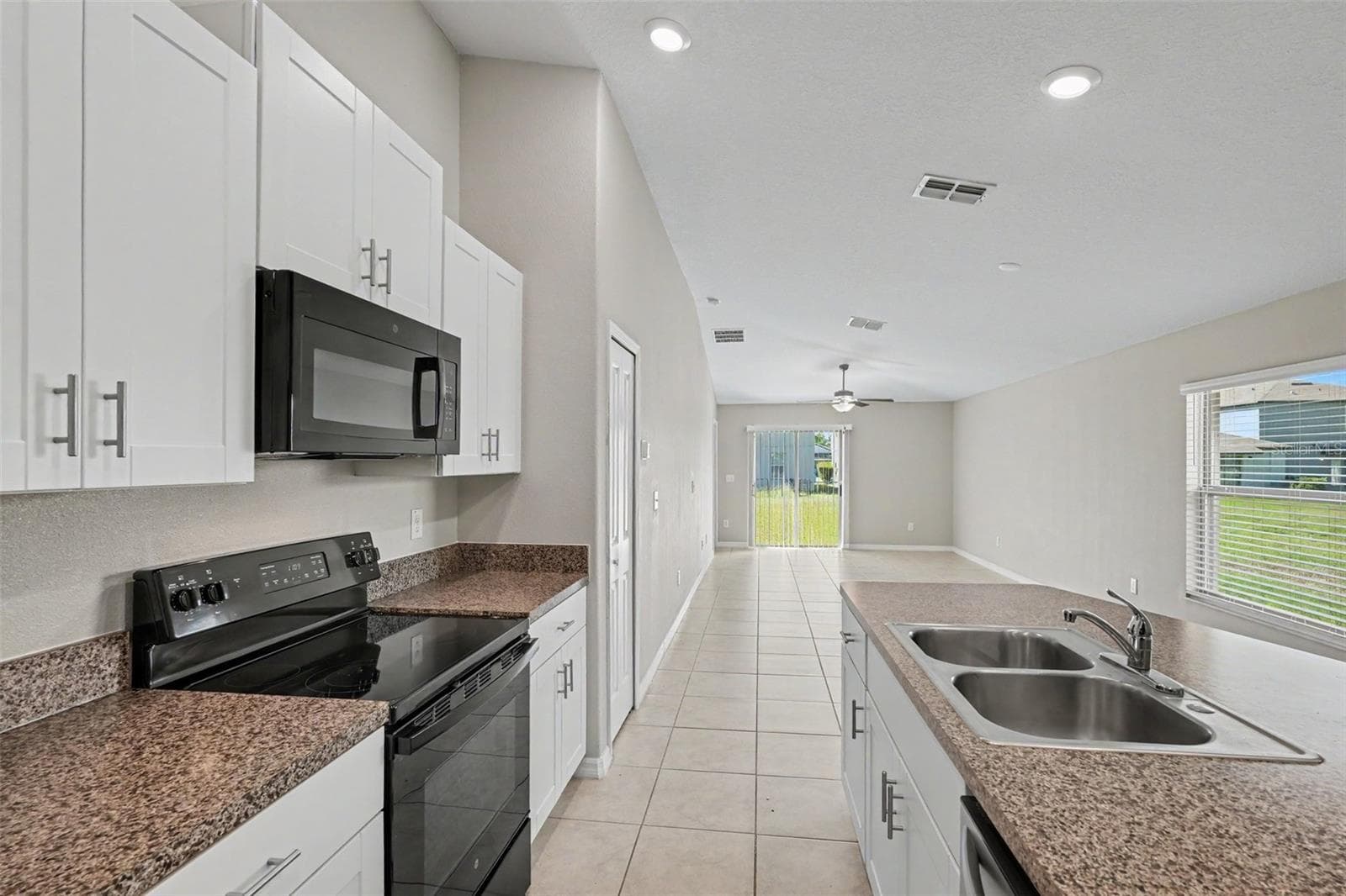 Single Family Residence at 7109 KING CREEK DR, SUN CITY CENTER, photo 7 of 18