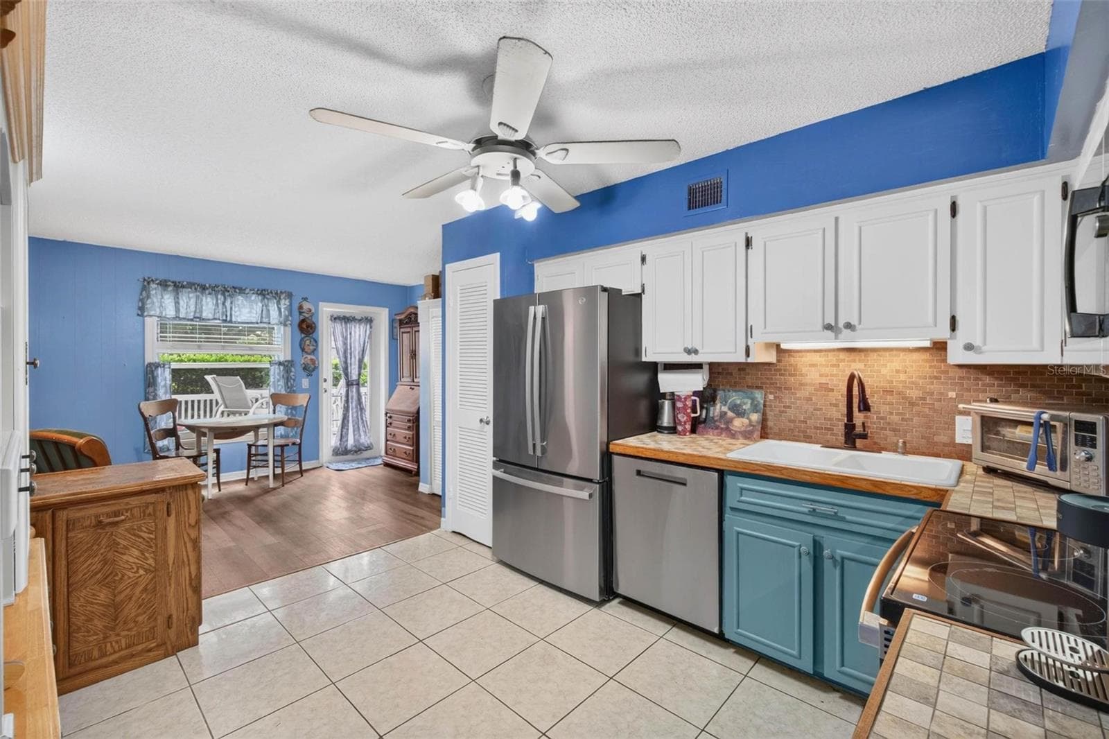 Ceramic Tile Kitchen and VPL in Gathering Room - 2287 PHILIPPINE DR #9, CLEARWATER