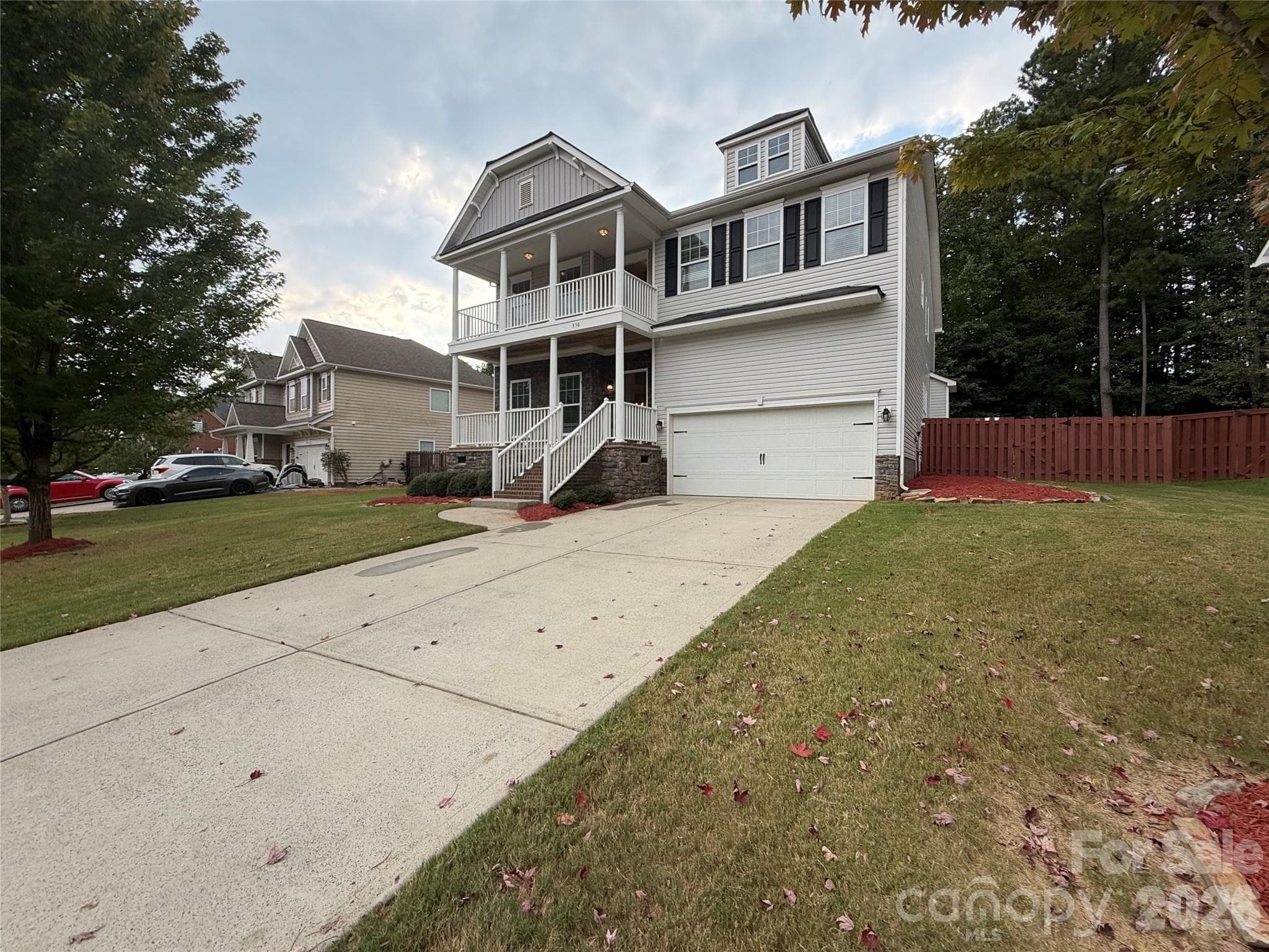 Single Family Residence at 330 Windy Pine Drive, Lake Wylie, photo 6 of 32