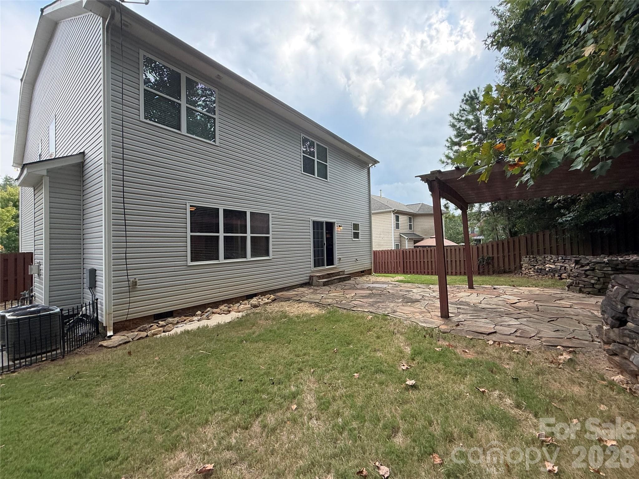 Single Family Residence at 330 Windy Pine Drive, Lake Wylie, photo 7 of 32