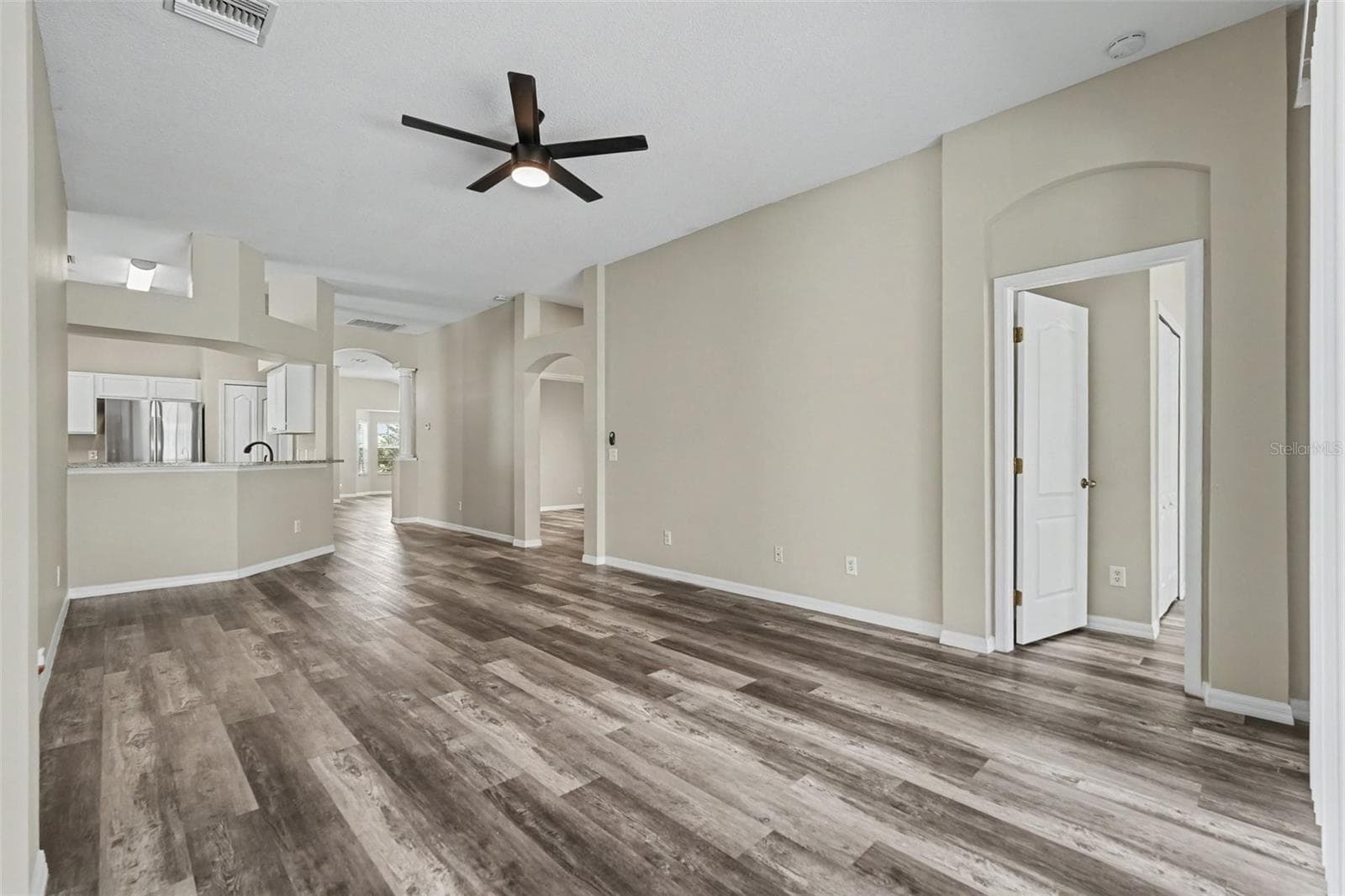 Single Family Residence at 4204 MORNING BREEZE CT, TAMPA, photo 3 of 16