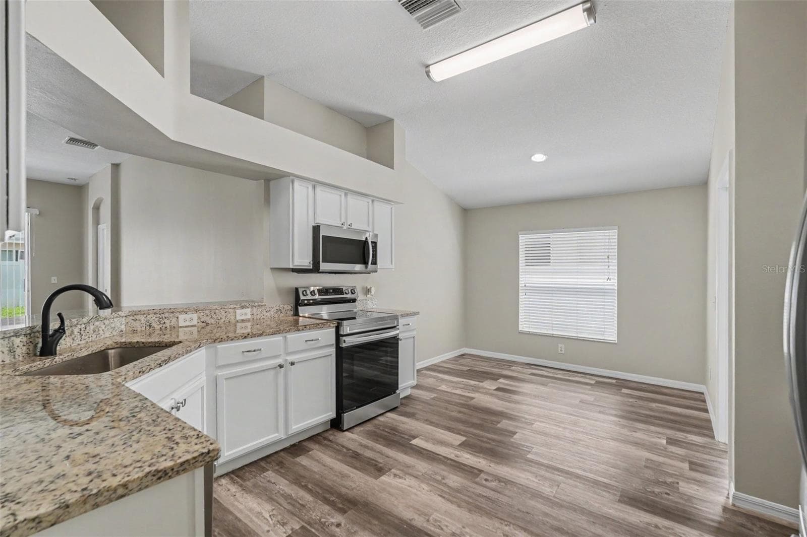 Single Family Residence at 4204 MORNING BREEZE CT, TAMPA, photo 4 of 16