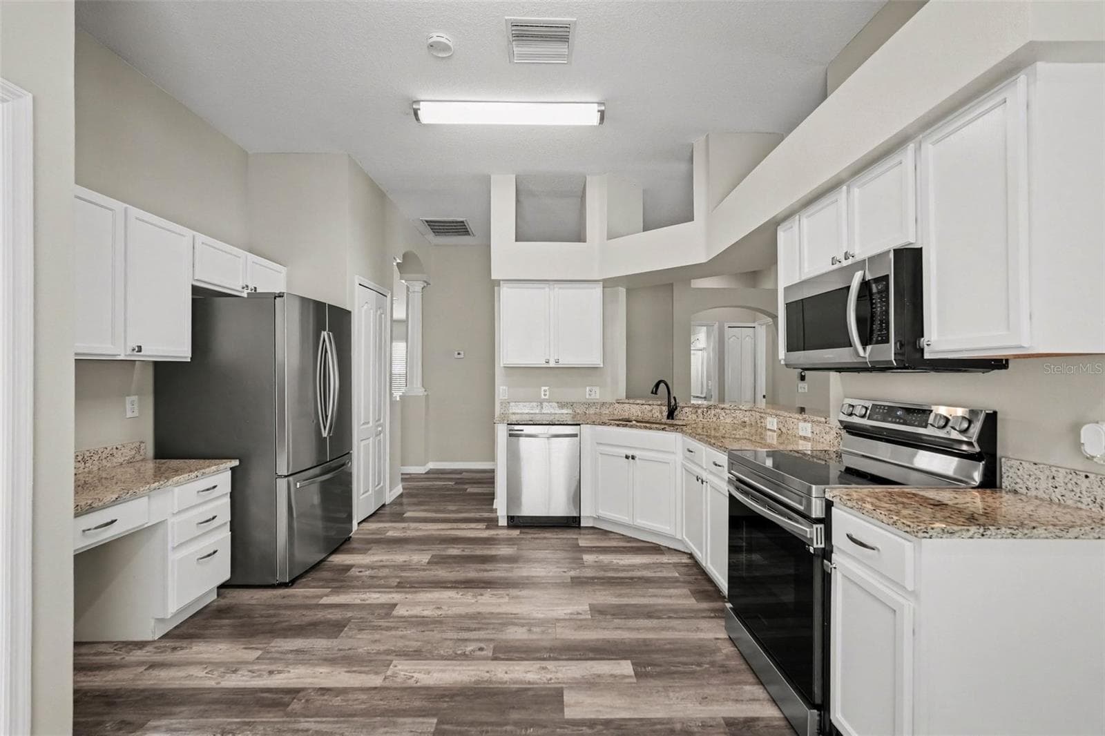 Single Family Residence at 4204 MORNING BREEZE CT, TAMPA, photo 5 of 16
