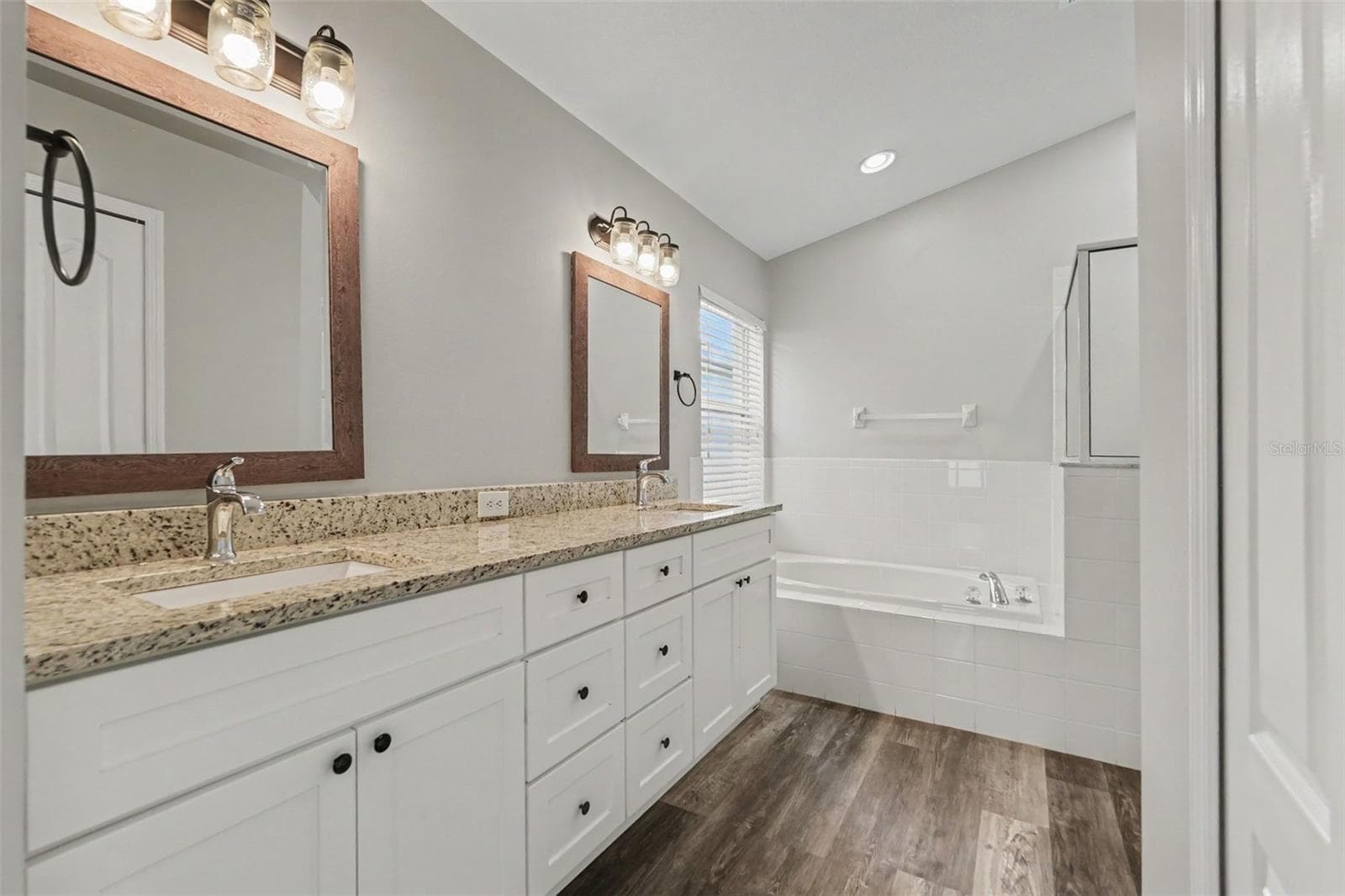 Single Family Residence at 4204 MORNING BREEZE CT, TAMPA, photo 13 of 16