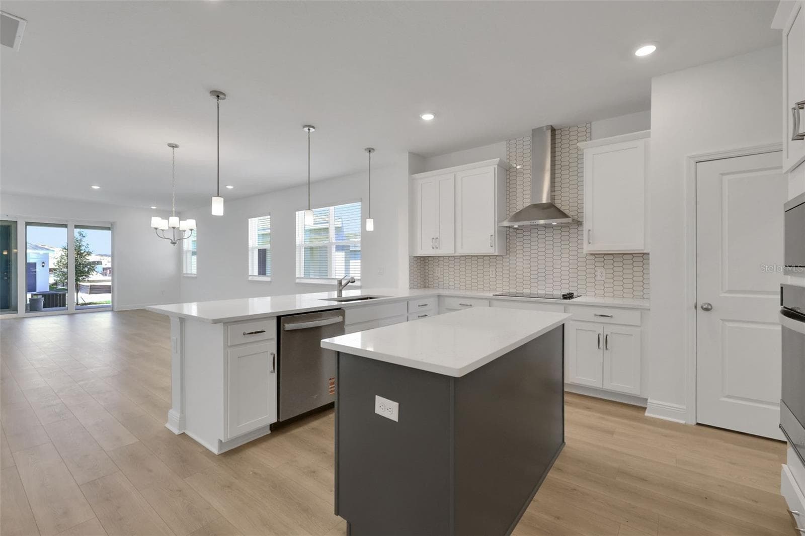 Single Family Residence at 6345 WILD PERSIMMON WAY, WINTER GARDEN, photo 3 of 13