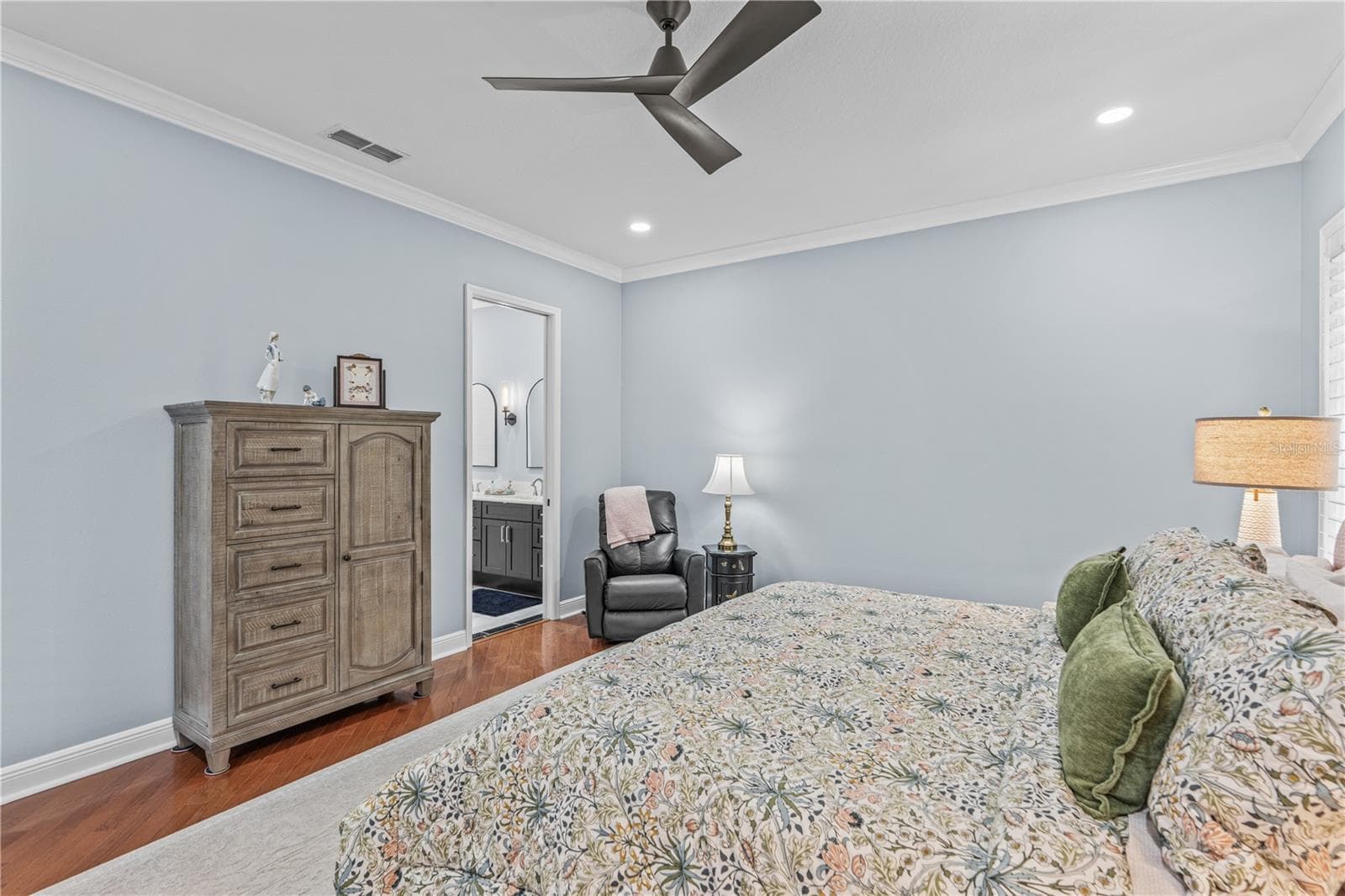 Looking toward the renovated primary bathroom - 520 SOTHEBY WAY, DEBARY