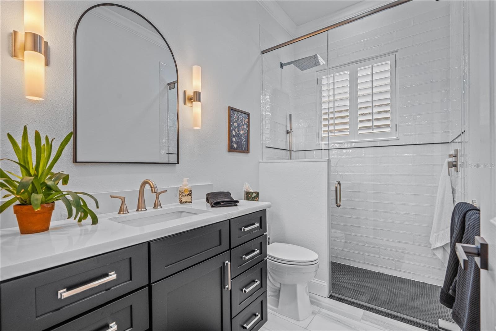 Renovated guest bathroom with walk-in/roll-in shower with no threshold for easy access - 520 SOTHEBY WAY, DEBARY