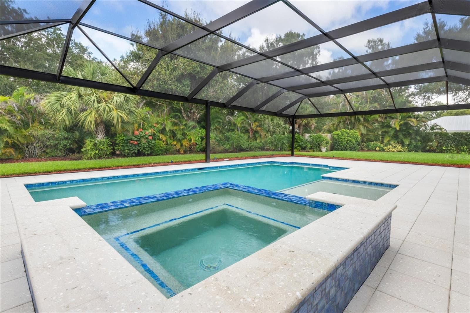 Heated saltwater pool - 11231 SW THORNTON AVE, ARCADIA
