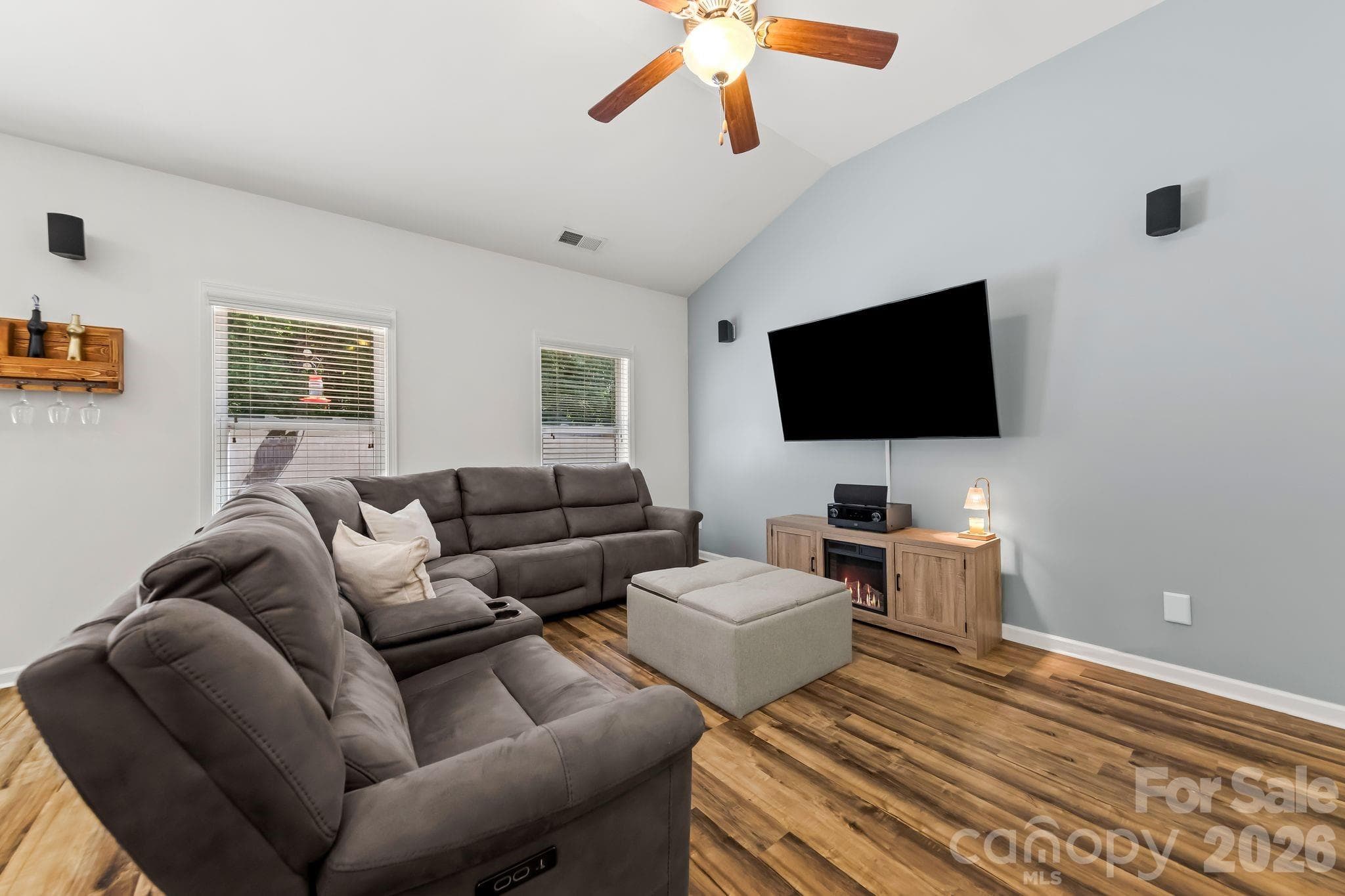 Single Family Residence at 10014 Goose Landing Drive, Charlotte, photo 4 of 31