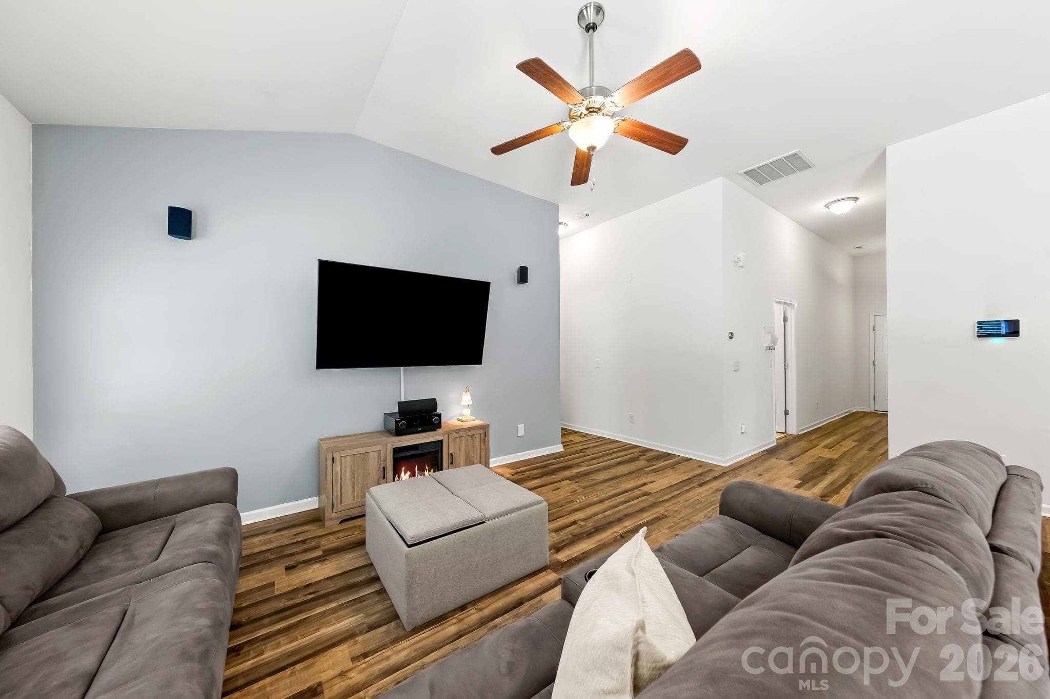 Single Family Residence at 10014 Goose Landing Drive, Charlotte, photo 6 of 31