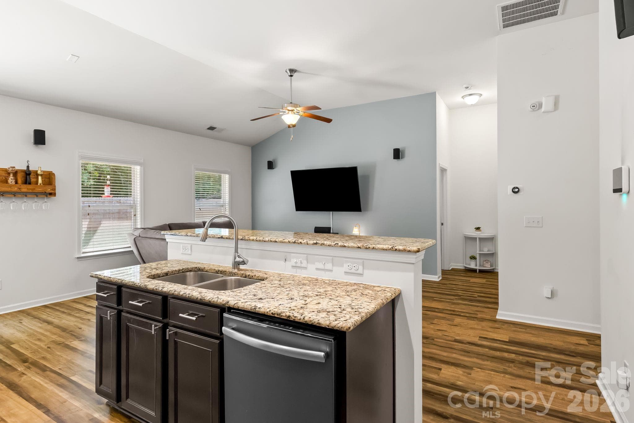 Single Family Residence at 10014 Goose Landing Drive, Charlotte, photo 11 of 31