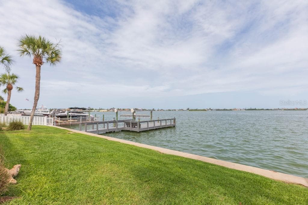 Single Family Residence at 306 BUTTONWOOD LN, LARGO, photo 20 of 50