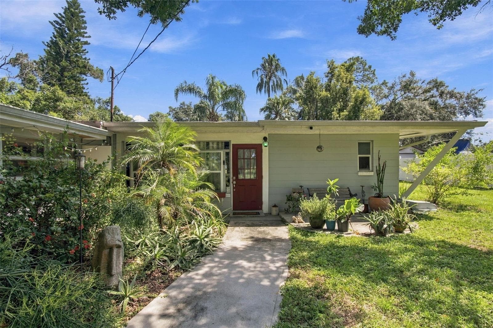 Single Family Residence at 10803 N OREGON CIR, TAMPA, photo 2 of 26