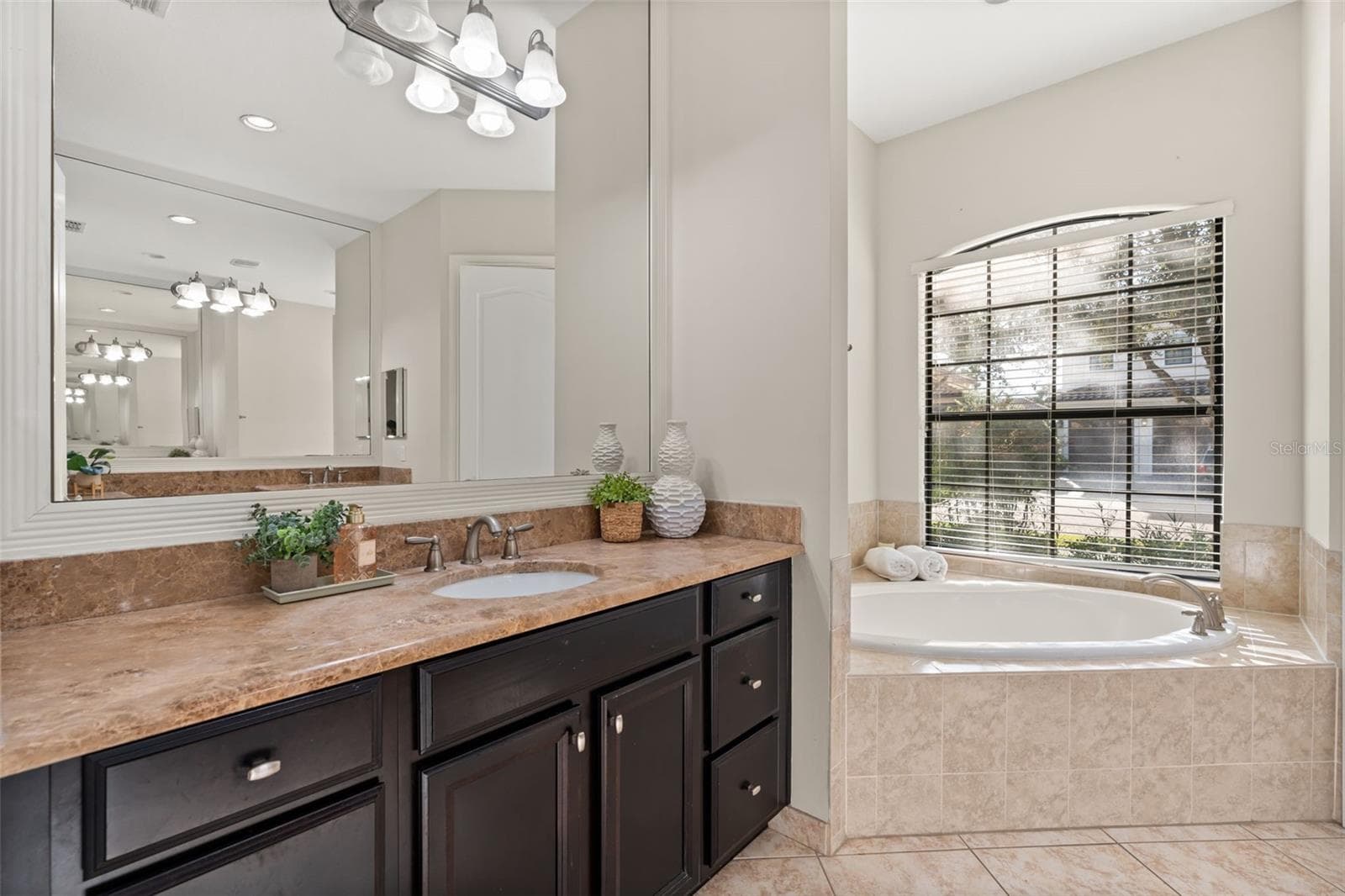 Downstairs Primary bathroom - 1260 BELLA VISTA CIR, LONGWOOD