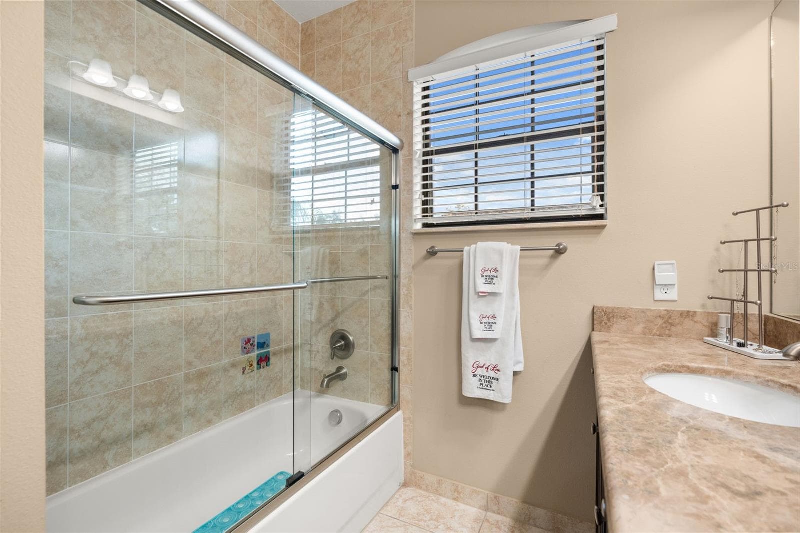 Upstairs guest bathroom - 1260 BELLA VISTA CIR, LONGWOOD