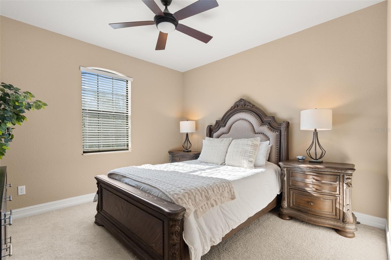 Upstairs guest bedroom with attached ensuite bathroom - 1260 BELLA VISTA CIR, LONGWOOD