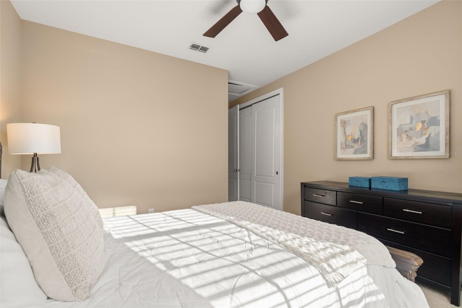 Upstairs guest bedroom with attached ensuite bathroom - 1260 BELLA VISTA CIR, LONGWOOD