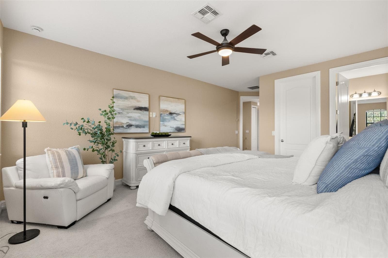Upstairs Primary Bedroom - Walk in closet and a linen closet - 1260 BELLA VISTA CIR, LONGWOOD
