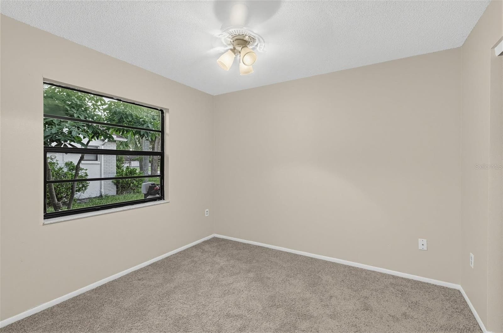 Single Family Residence at 2831 BLOSSOM LK, HOLIDAY, photo 12 of 27