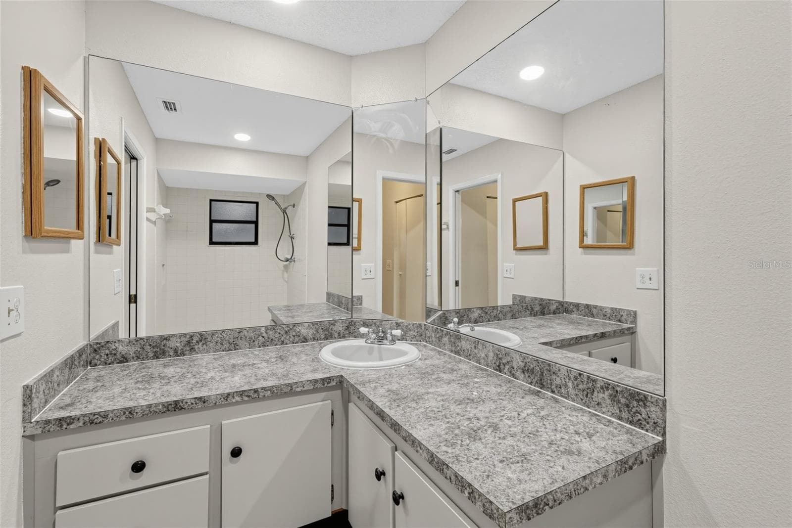 Single Family Residence at 2831 BLOSSOM LK, HOLIDAY, photo 17 of 27