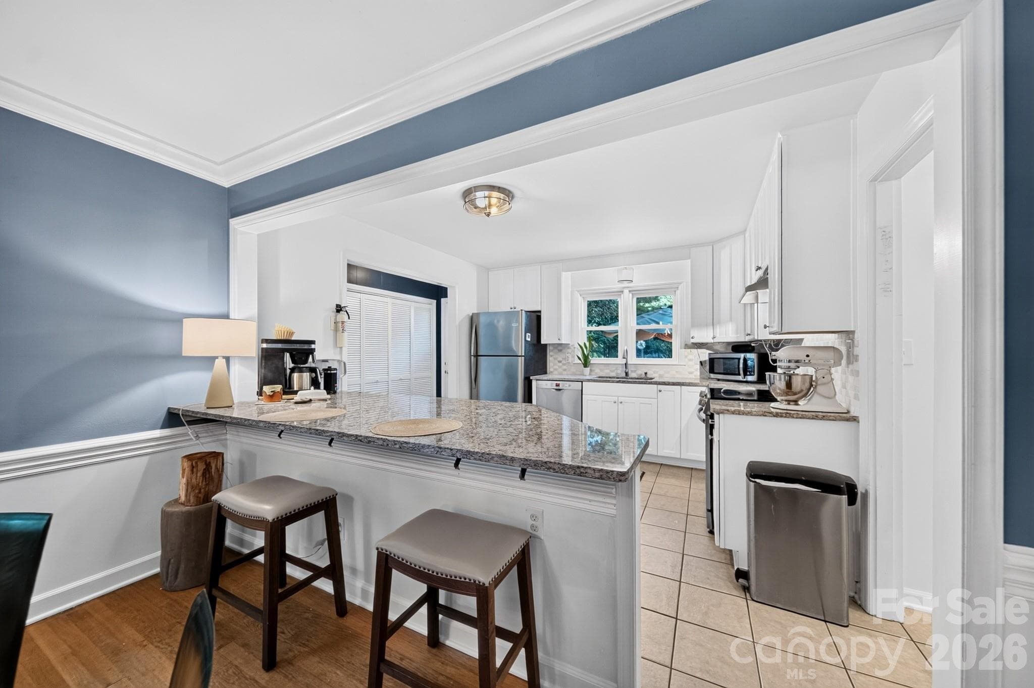 Kitchen island - 1309 Worcaster Place, Charlotte