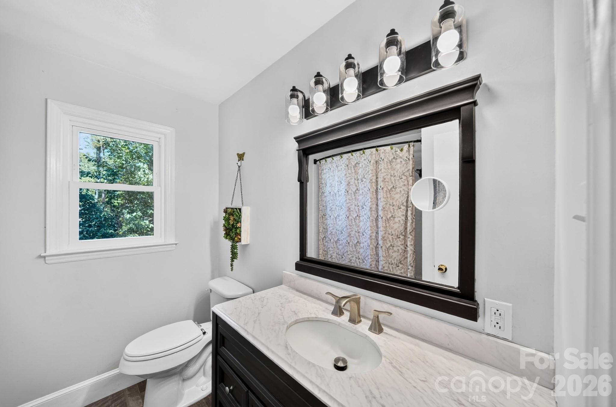Upper level bathroom - 1309 Worcaster Place, Charlotte