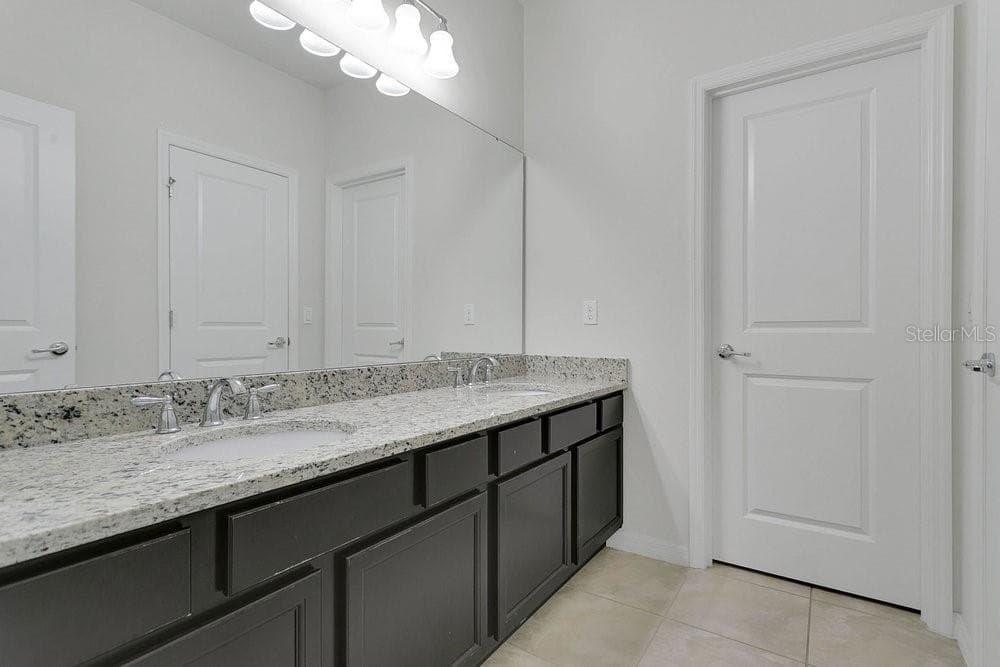Single Family Residence at 14105 LARKSPUR LAKE DR, WINTER GARDEN, photo 19 of 31