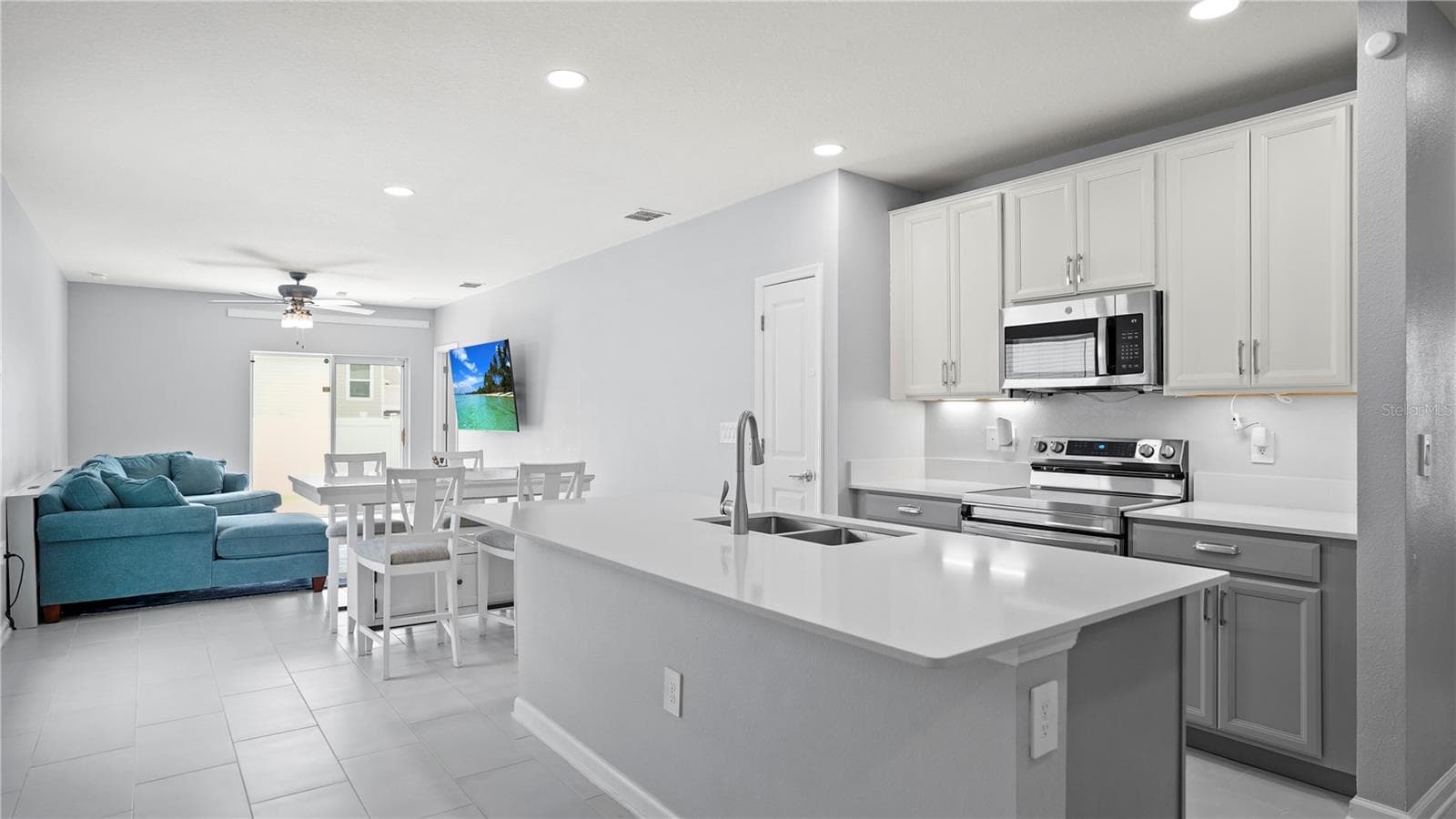 Single Family Residence at 6943 WILSON PASTURE AVE, GROVELAND, photo 11 of 74