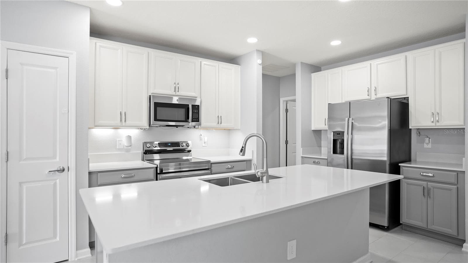 Single Family Residence at 6943 WILSON PASTURE AVE, GROVELAND, photo 12 of 74