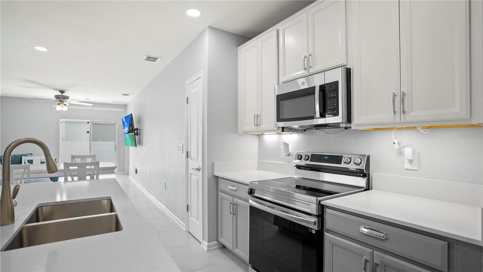 Single Family Residence at 6943 WILSON PASTURE AVE, GROVELAND, photo 15 of 74