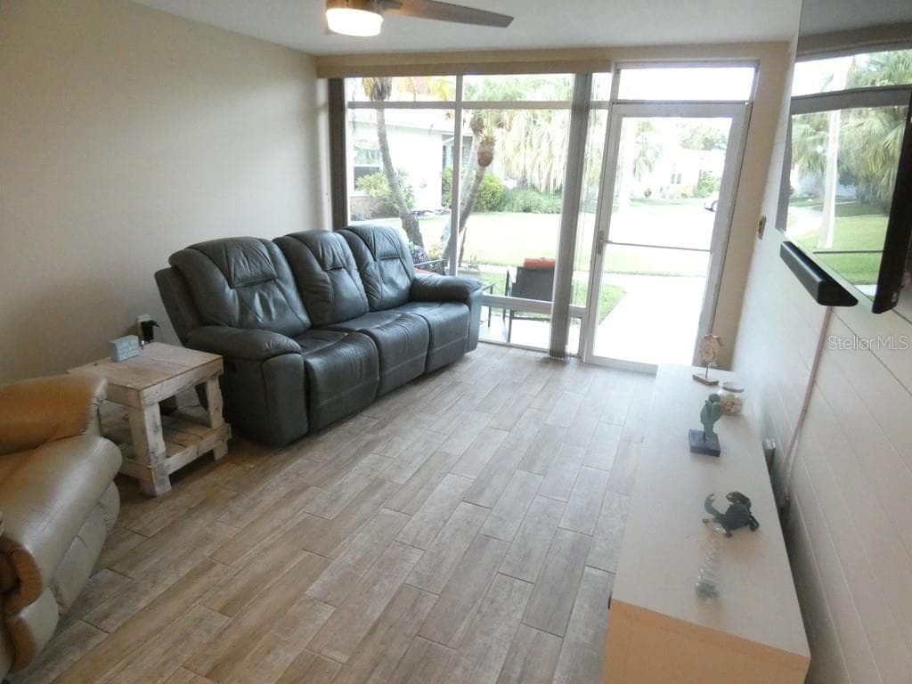 Condominium at 4322 TAHITIAN GARDENS CIR #B, HOLIDAY, photo 4 of 36